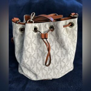EUC Michael Kors drawstring bag white and tan.